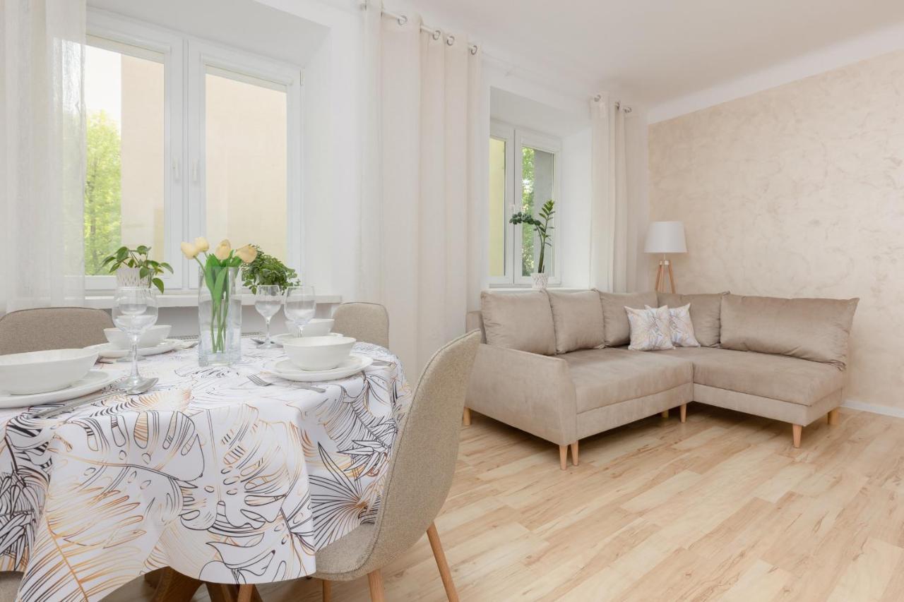 Bright Apartment Wola Near Metro Station By Noclegi Renters Varsó Kültér fotó