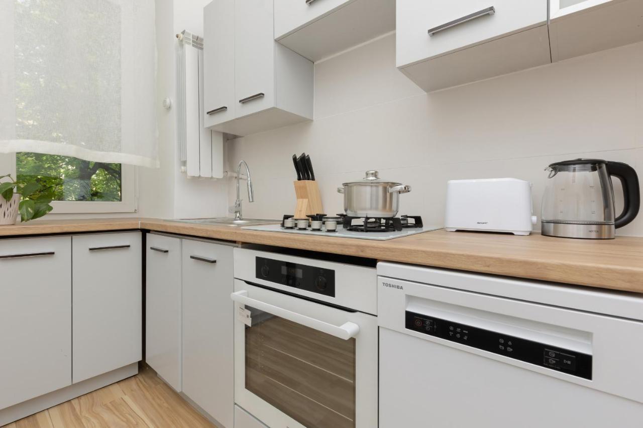 Bright Apartment Wola Near Metro Station By Noclegi Renters Varsó Kültér fotó