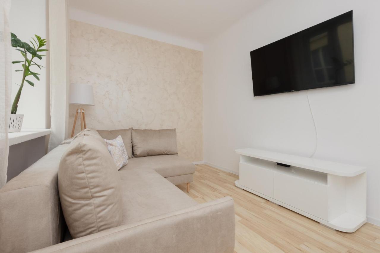 Bright Apartment Wola Near Metro Station By Noclegi Renters Varsó Kültér fotó