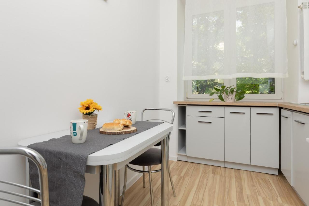 Bright Apartment Wola Near Metro Station By Noclegi Renters Varsó Kültér fotó