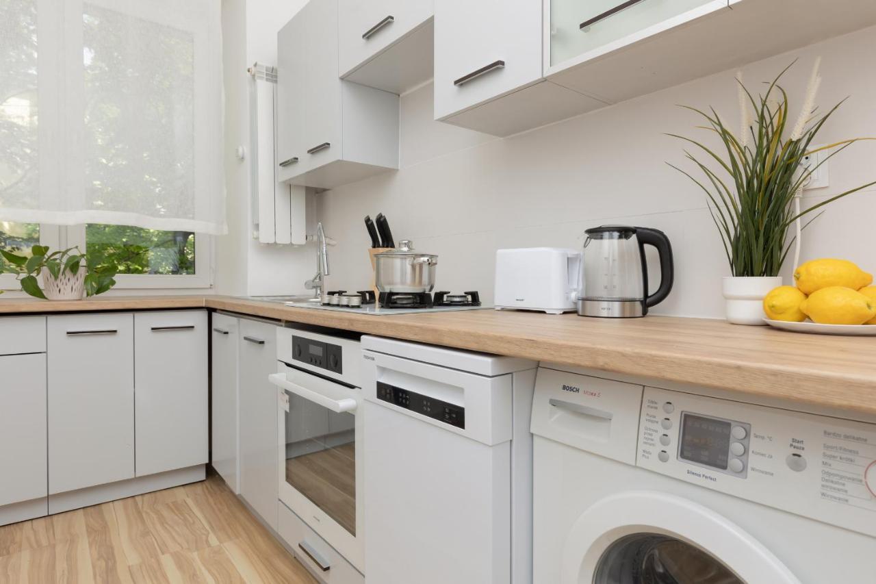 Bright Apartment Wola Near Metro Station By Noclegi Renters Varsó Kültér fotó