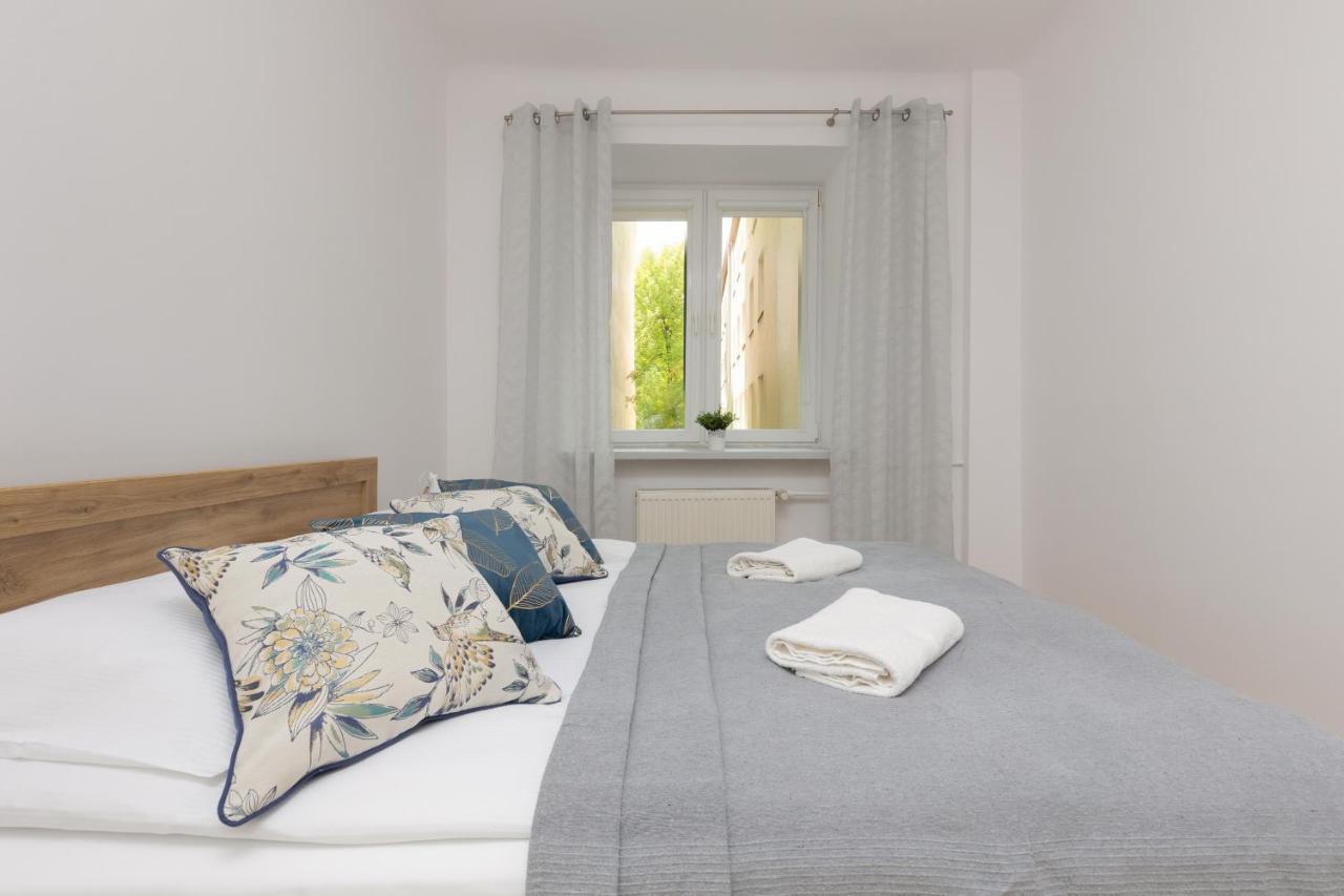 Bright Apartment Wola Near Metro Station By Noclegi Renters Varsó Kültér fotó