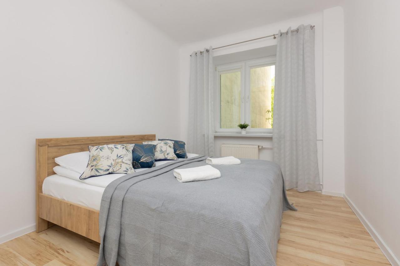 Bright Apartment Wola Near Metro Station By Noclegi Renters Varsó Kültér fotó
